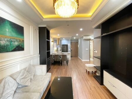 Căn hộ 2PN tầng trung full nội thất lót sàn gỗ cao cấp