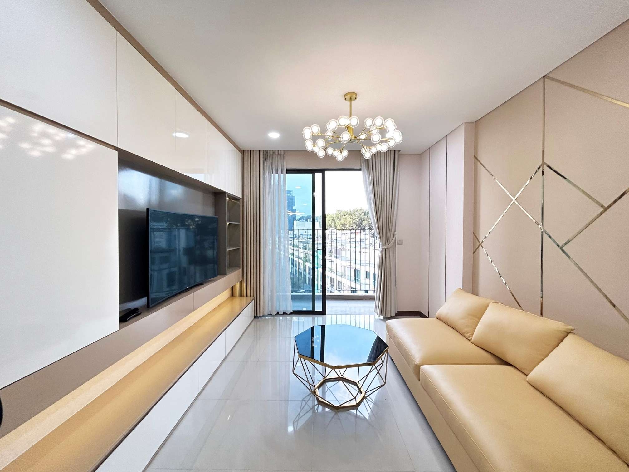 Cho thuê căn 3PN+1ĐN 134m2. Căn góc tầng thấp nội thất hiện đại cao cấp